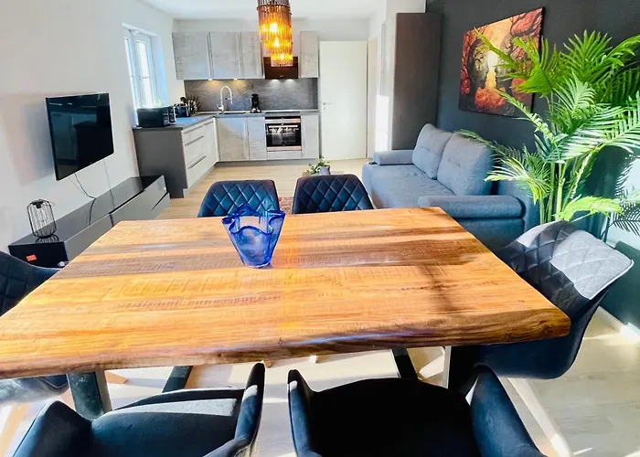 The Villa Toscana, A Serene Retreat In Center Of Friedrichshafen City With Lush Green Lawns, Terrace & Private Garage- Lidl, Bakery Walking Distance- Bodenseecenter, Sportsbad 3 Mins, Lake 7 Mins