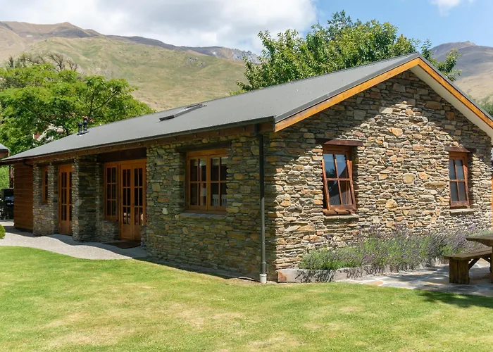 Wanaka Homestead Lodge & Cottages