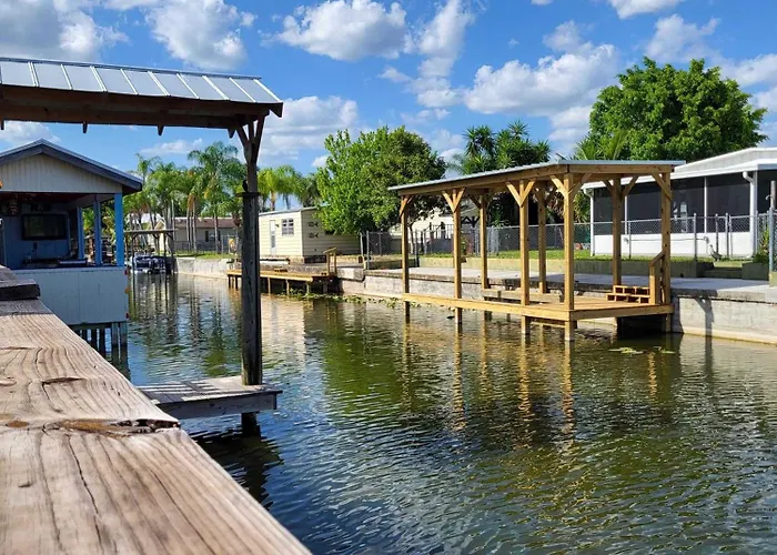 Cottage On The Water!