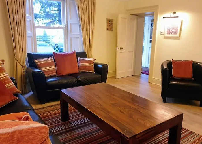 Period Country House Set Within Equestrian Centre