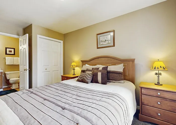 Hotel with pool: Aspen Village Condo #32