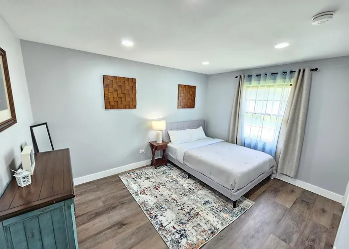 Modern 4Br Near Six Flags & Naval Base