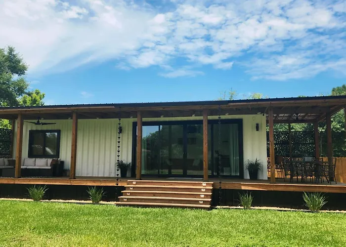 "Glamtainer" One Of A Kind Romantic Luxe Retreat, 8 Minutes To Emerald Beach, Outdoor Haven