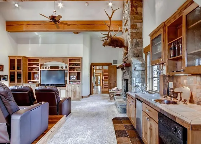 Hatari Lodge Holiday Home