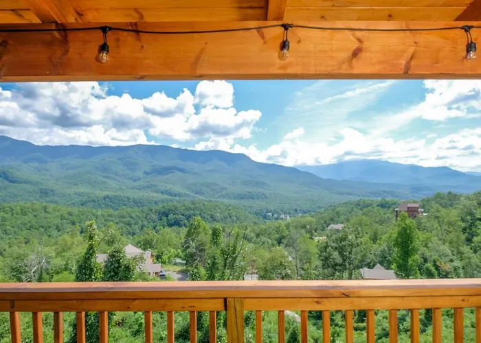 Breathtaking Mountain Views! June Discounts Available! - Birdhouse -