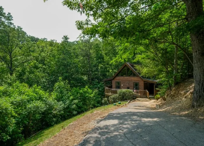 Cozy Cabin - Beautiful Mountain Views, Hot Tub + Pool Table