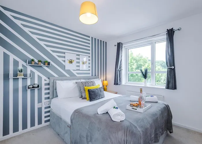 Stunning Riverside 3-Bed Home By 53 Degrees Property In Manchester With Garden & Free Parking!