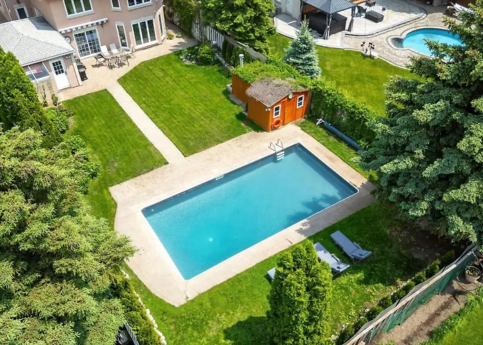 Luxurious 6Br Poolside Paradise With Huge Backyard