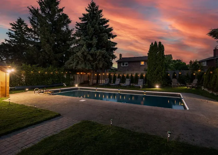 Luxurious 6Br Poolside Paradise With Huge Backyard