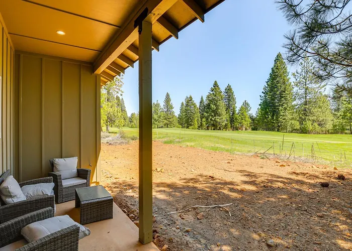 2 Mi To Lake Almanor: Home W/ Golf Course Views!