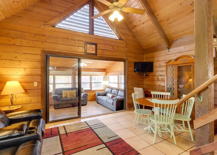 Cabin W/ Boat Launch & Pool Access In Okeechobee