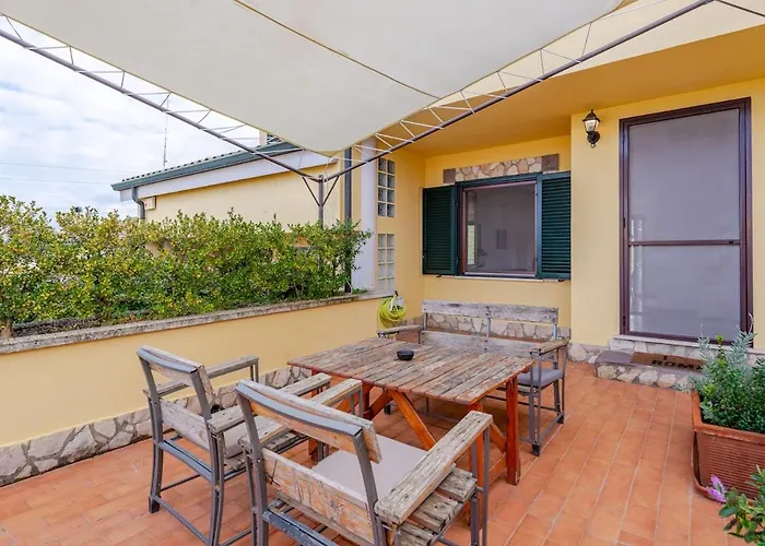 Villa nel verde di Marco Simone a due passi dai campi da Golf e dal Polo Tecnologico Tiburtino