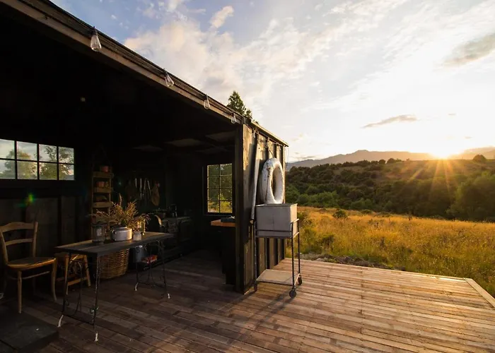 Te Awa Lodge Riverside Retreat