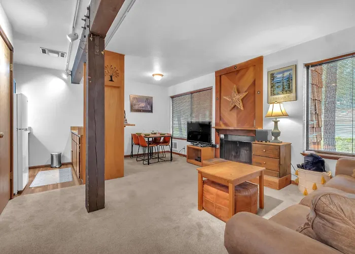Cozy Condo With Fireplace - Tamarack 3