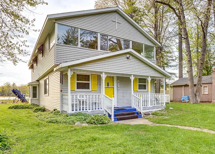 Manistee Forest Retreat: Group-Friendly Lake House
