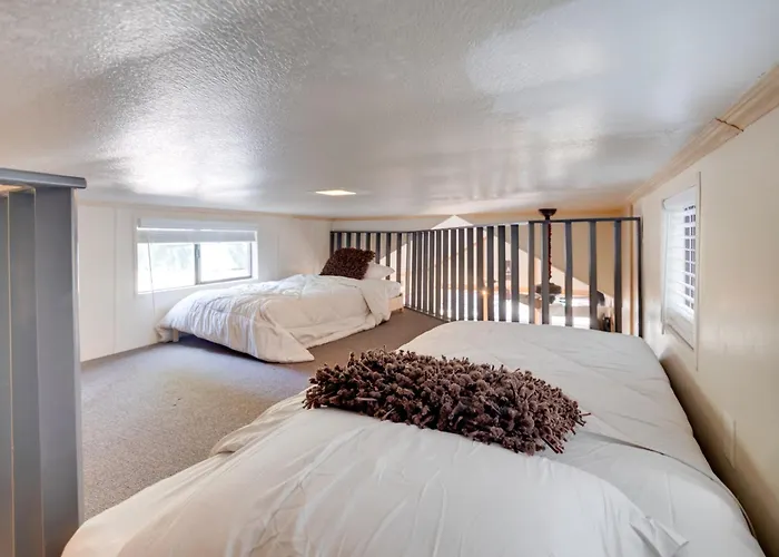 Near Lake Almanor & Golf: Cozy Cabin!