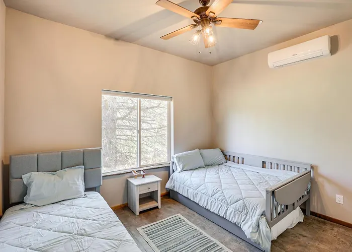 2 Mi To Lake Almanor: Home W/ Golf Course Views!
