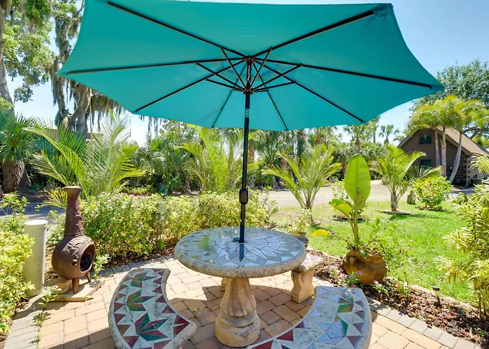 Cabin W/ Boat Launch & Pool Access In Okeechobee