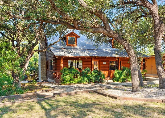 Frio Rivers Edge In The Heart Of Hill Country