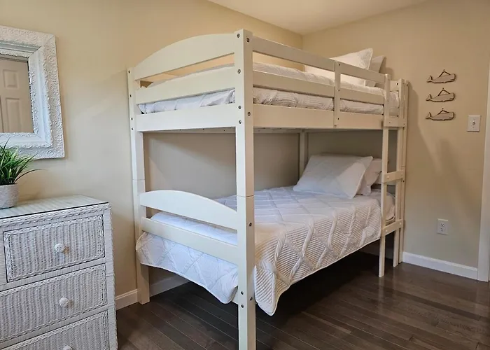 Stay A While In Niantic, Comfort By The Coast