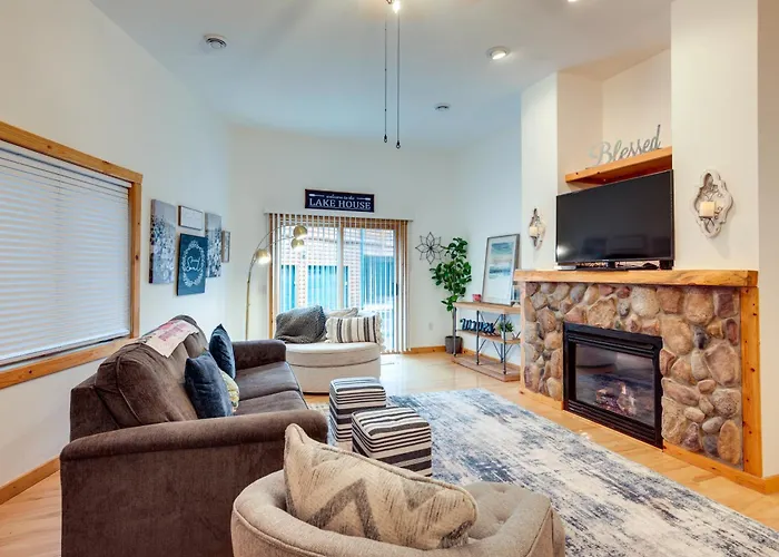 Lake Minocqua Condo W/ Shared Fire Pit!