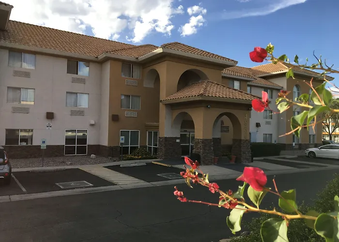 Comfort Inn & Suites Near Kino Sports Complex