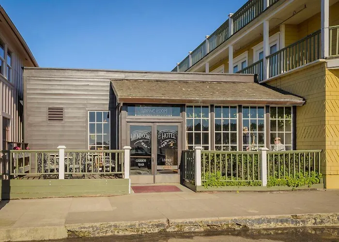 Pets Allowed Hotel Mendocino & Garden
