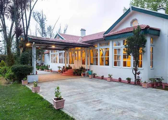 Saffronstays Milton Abbott Estate - 2Br Colonial-Era Bungalow With Garden, Golf Course Views & Bonfire Nights Near Ooty Golf Club