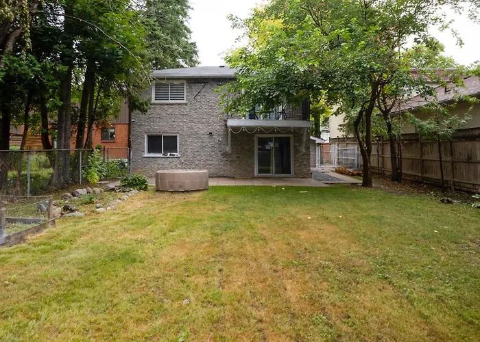 Family Home Near Toronto, Game Room, Backyard, Parking, Self-Checkin