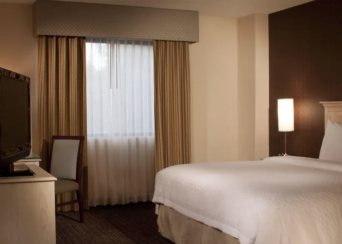 Hotel with Tennis: Embassy Suites By Hilton Las Vegas