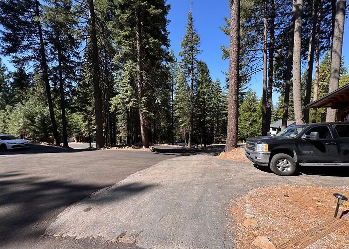 Luxury Lake Almanor Cabin Covered Deck & Views