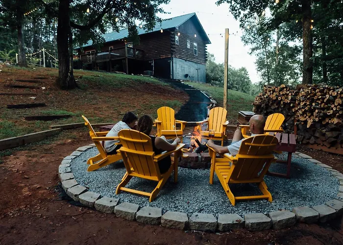 Luxe Lodge Escape - Hot Tub-Outdoor Movies-Game Room-Fire Pit