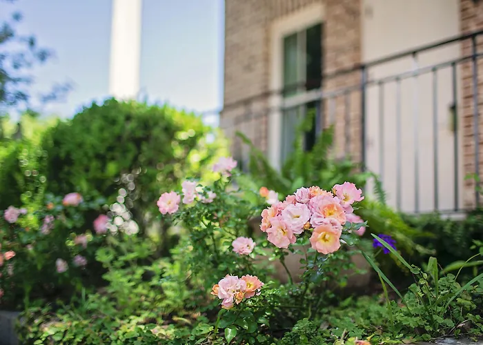 Luxury hotel only: The Beaufort Inn