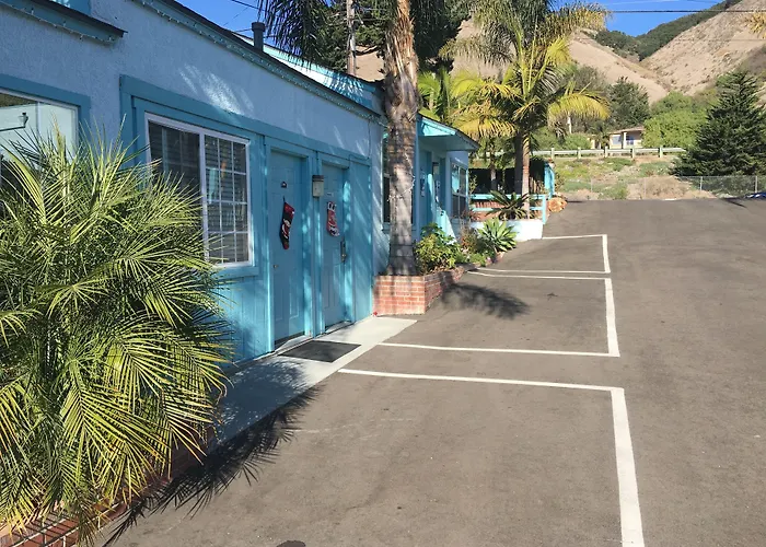 Palomar Inn