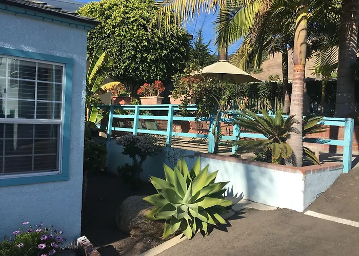 Palomar Inn