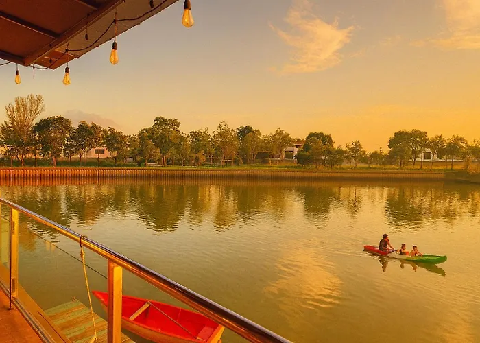 Bbq,Canoe,Ktv, Up To 15 Pax, Entire Villa