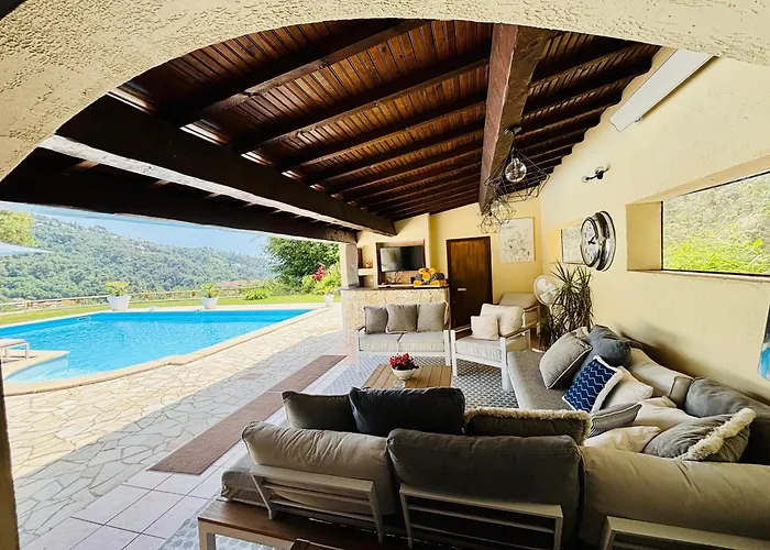 Villa-Monti Luxury Villa With Private Pool, Fully Air Conditioned Bedrooms, 5 Star Superhosts!