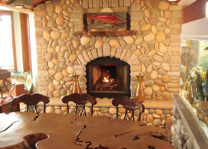 Collins Inn & Seaside Cottages (Adults Only)