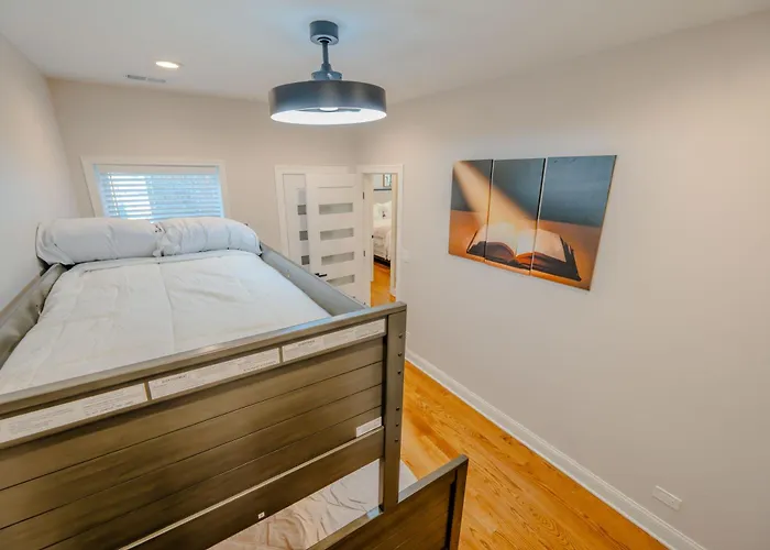 Luxury 9 Bedroom Villa Mins From Downtown And The Lake