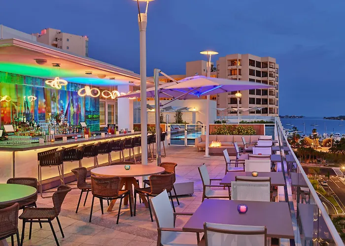 Hotels with pool Art Ovation , Autograph Collection