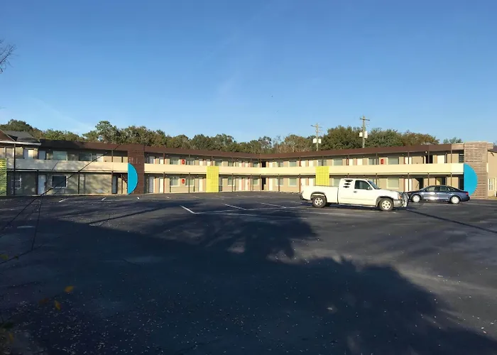 Motel: Oasis Inn