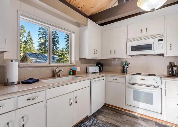 Awesome Home Above The Lake - Dogs Welcome Vh315
