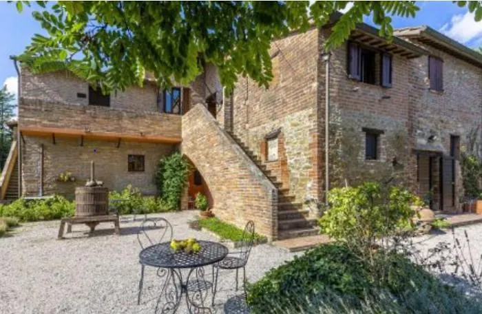 Villa con piscina: Agritur Villa Osvaldo Castiglione del Lago Perugia Piscina acqua salata possibilità colazione