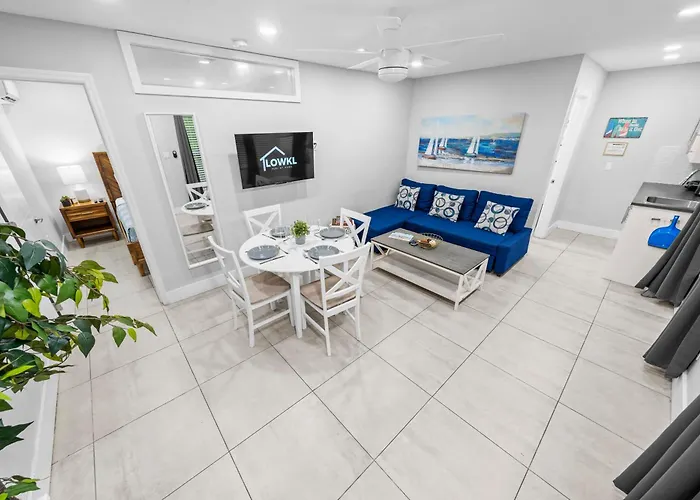 Casa Cordova Apartments By Lowkl