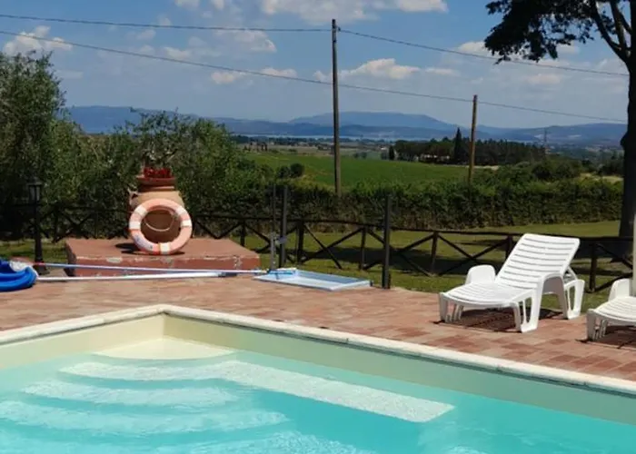 Villa con piscina: Agritur Villa Osvaldo Castiglione del Lago Perugia Piscina acqua salata possibilità colazione