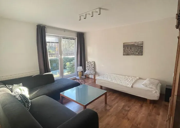 Hamburger Villenviertel, ganzes Haus mit 5 Einbettzimmern,1 Esszimmer