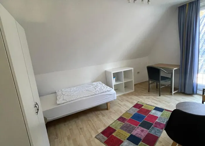 Hamburger Villenviertel, ganzes Haus mit 5 Einbettzimmern,1 Esszimmer