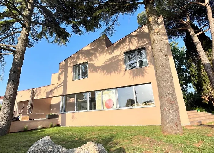 Valdora - Luxury Villa With Heated Pool