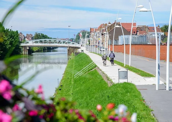 Maison de Ville restylée avec jardin, proche gare