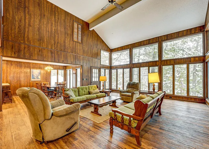 Near Manistee National Forest! Retro Cabin Retreat